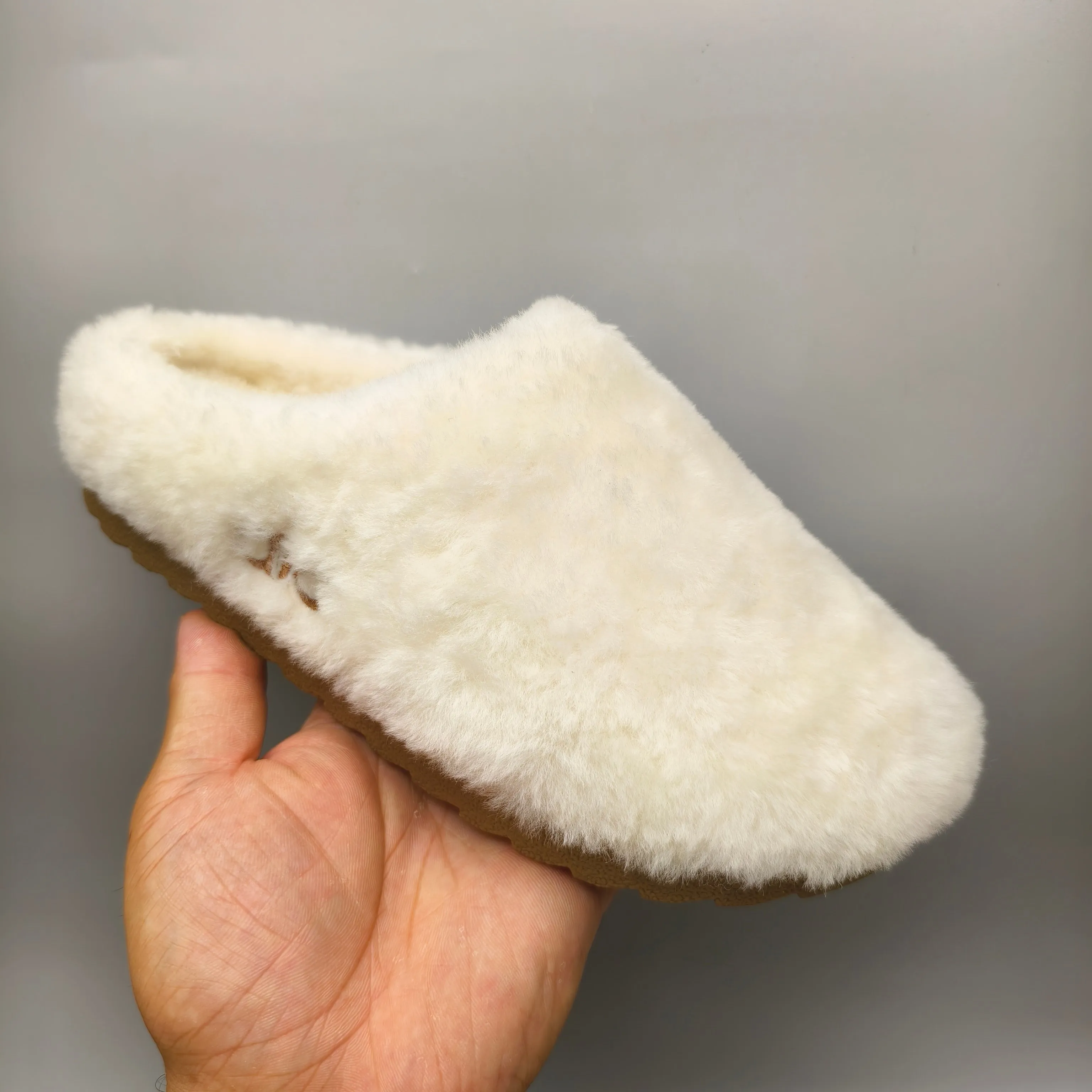 💰480 alo yoga Recovery Slipper comfortable and simple anti-wear and anti-slip cap-toe slippers, same style for men and women Color: White Maroon Matching Size: 35-40